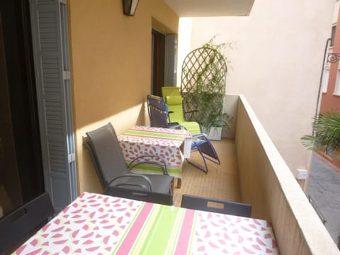 SANARY - Zone piétonne - CLIM - 2 chambres 4 à 6 personnes - WIFI Apartment in Sanary-sur-Mer