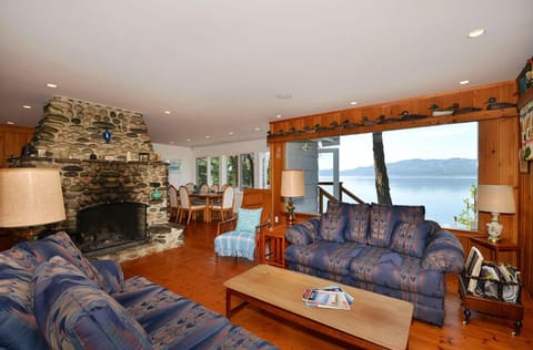 Pendray House House in Southern Gulf Islands