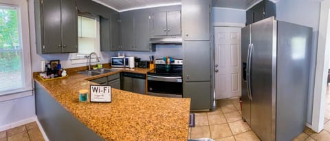 Coffee/tea facilities, Kitchen or kitchenette, dishwasher, minibar, pet friendly, stove, toaster