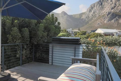 View (from property/room), Balcony/Terrace, Mountain view