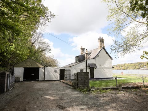 Bwthyn Siliwen Old Bath House House in Bangor