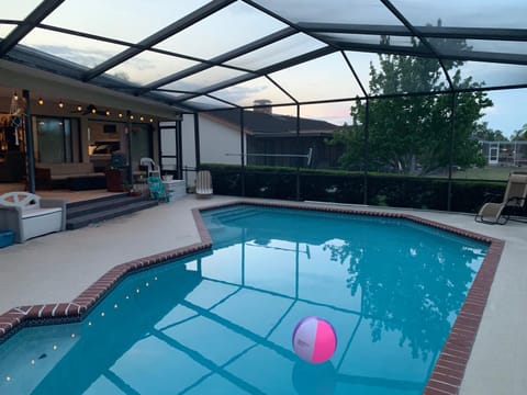 Zen Oasis w/ Salt Water Pool & Water Front Canal House in Apollo Beach