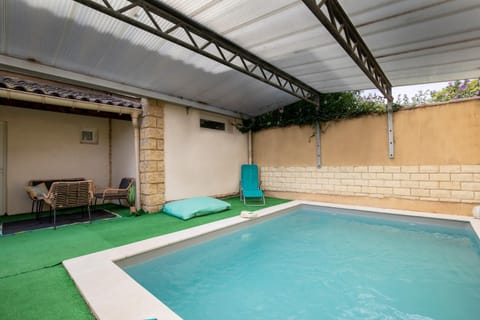 Villa de 200 m2 avec piscine proche du centre-ville Villa in Villeneuve-lès-Avignon