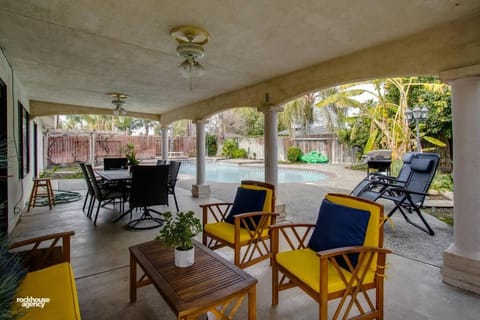 Cozy Hygge Home Centrally Located 2 King Beds Villa in Bakersfield