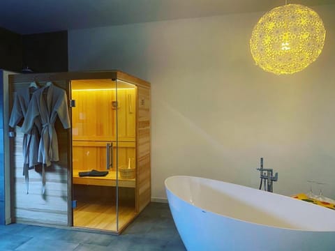 Sauna, Bathroom, Decorative detail, Bath