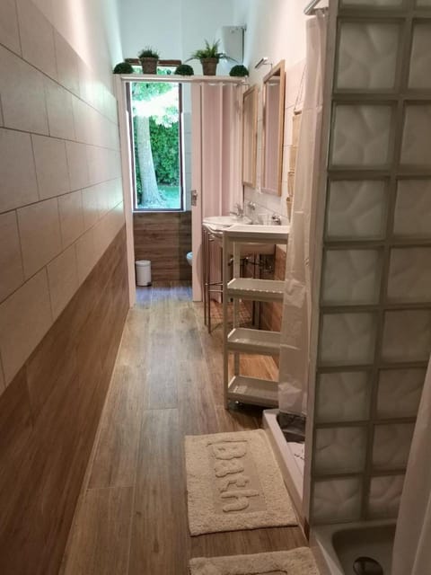 Garden, Bathroom