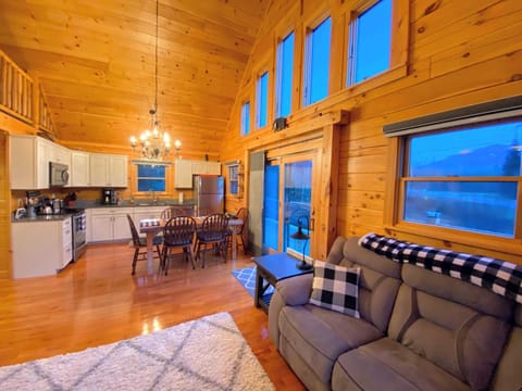 Cozy modern log cabin in the White Mountains - AC - granite - less than 10 minutes from Bretton Woods Villa in Twin Mountain