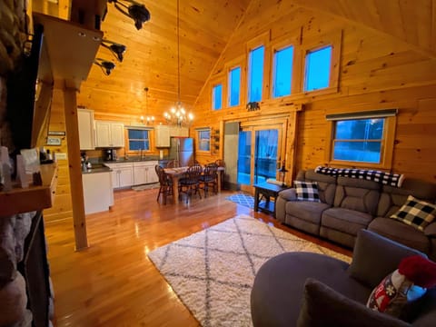 Cozy modern log cabin in the White Mountains - AC - granite - less than 10 minutes from Bretton Woods Villa in Twin Mountain