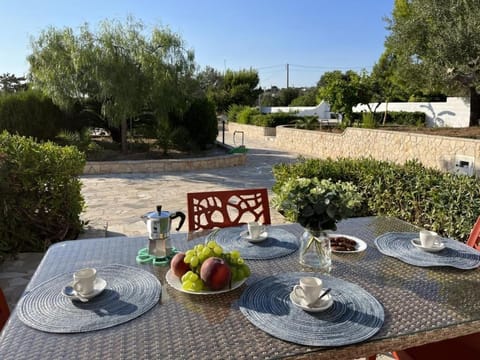 Patio, Garden, Dining area, Garden view