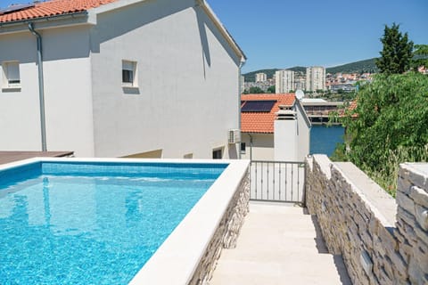 Property building, Swimming pool, Swimming pool