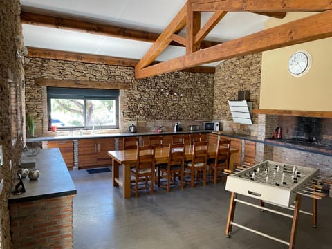 Kitchen or kitchenette, Dining area, minibar, pet friendly, stove