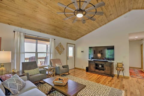 Sky Blue Overlook - Hot Tub and Screened Porch! Maison in Marble