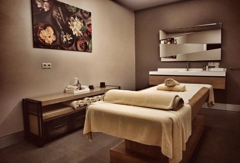 Massage, Spa and wellness centre/facilities