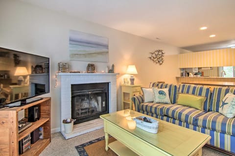 Family Townhome with Pool Access 1 Mi to Beach Maison in Bethany Beach