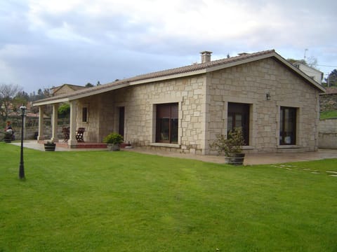 Casa A Pedriña House in Galicia
