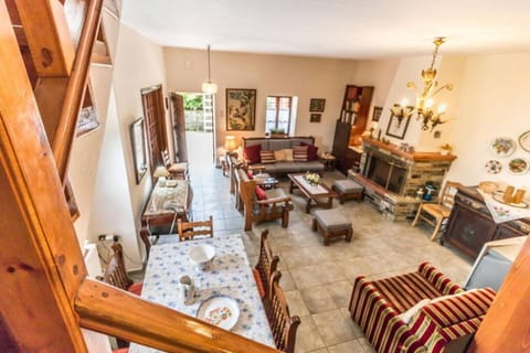 Living room, Photo of the whole room, Seating area, Dining area, fireplace