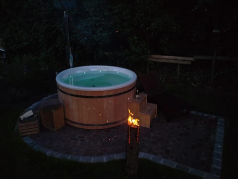 Hot Tub, Swimming pool