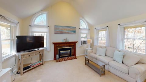 3 Bedroom Cape Cod House by Leavetown Vacations House in South Yarmouth