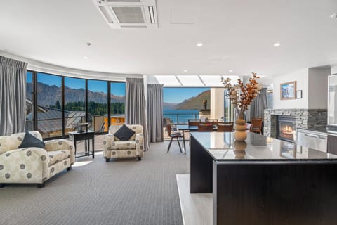 3-bedroom Penthouse Apartment with Spa - The Beacon 1002 Apartment in Queenstown