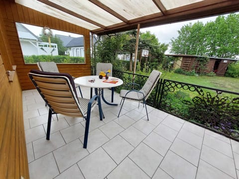 Property building, Patio, Balcony/Terrace, Garden view