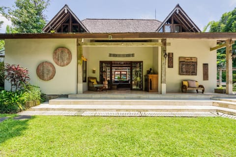 Property building, Facade/entrance, Garden