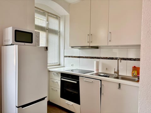 microwave, oven, kitchen