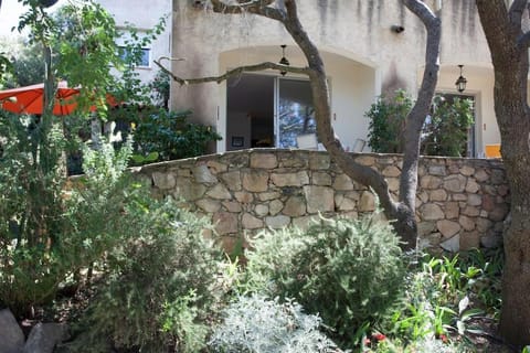 Property building, Facade/entrance, Day, Garden, Garden view