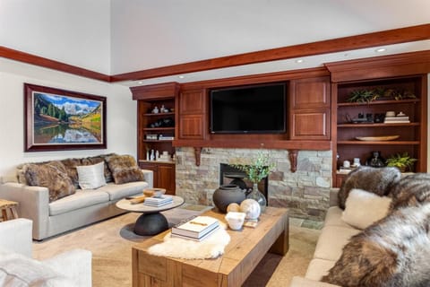 Exclusive 4 Bedroom Ski In, Ski Out Vacation Rental With Hot Tubs And Heated Outdoor Pool In Lionshead Village Condo in Lionshead Village Vail