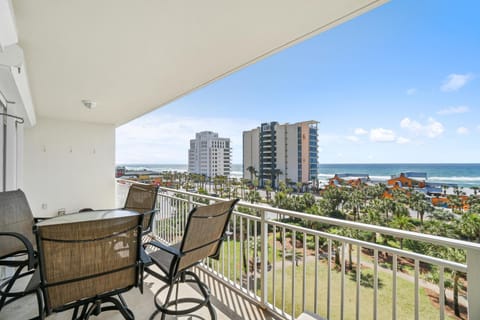 Balcony/Terrace, Seating area, City view, Sea view