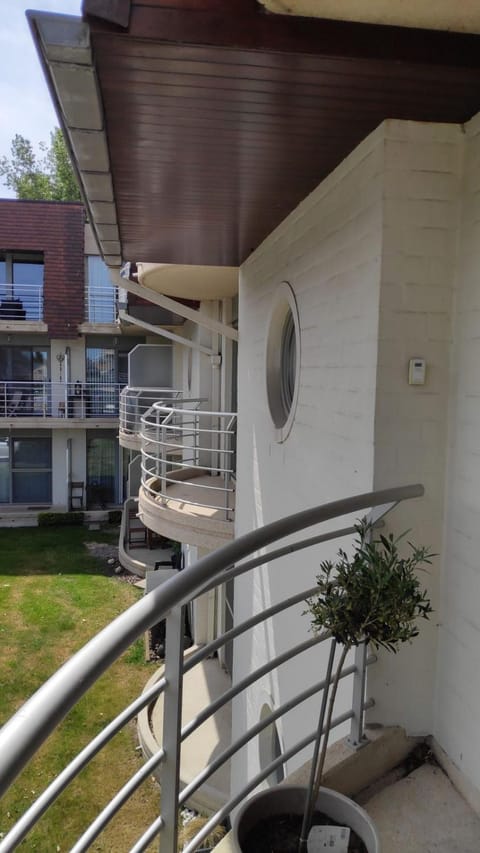 Balcony/Terrace, Garden view