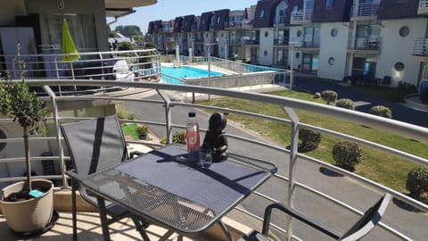 Property building, Swimming pool, Inner courtyard view