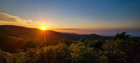 On Top Of The World-heavenly Views-sunsets-pool! House in Gatlinburg