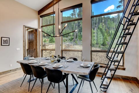 Dining area, Mountain view