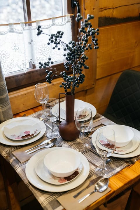 Dining area, Food