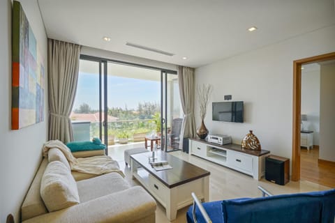 Vesta Art Suite 2 Bedrooms - The Ocean Villas Da Nang Condo in Hoa Hai