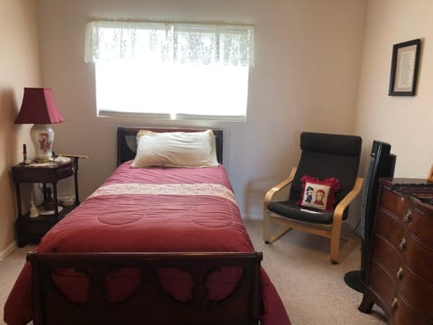 1 or 2 bedrooms with bath in our shared home at Indian Peaks Golf Course Vacation rental in Lafayette