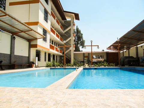 Property building, Swimming pool, Swimming pool