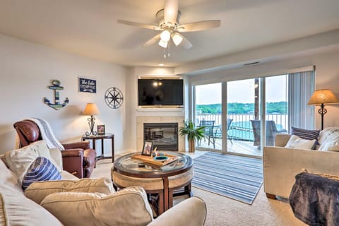 Breezy Lakefront Condo with Balcony and Lake View! Apartment in Lake of the Ozarks