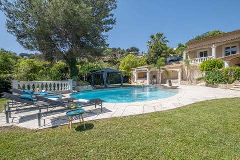 VILLA 330m heated swimming pool and Jacuzzi Villa in Mougins