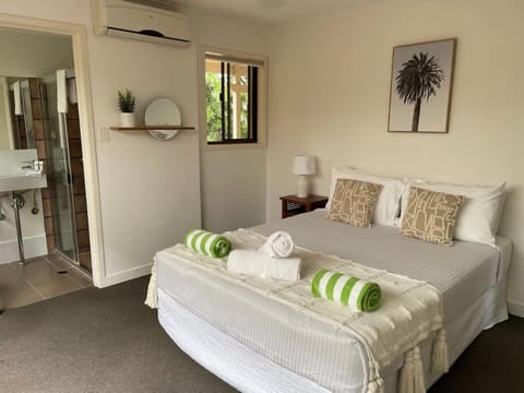 ALLAMBI 45 Position Perfect, Single Level Home, Pool, Pets OK House in Noosa Heads