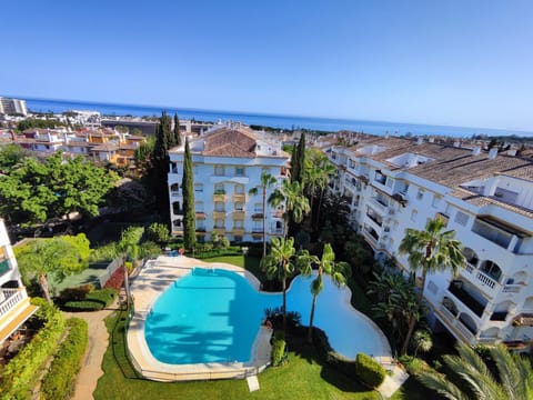 Bird's eye view, Pool view