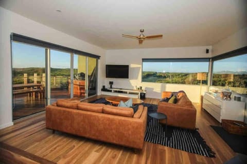 Martyrs Lookout - Luxury Accommodation House in Peterborough