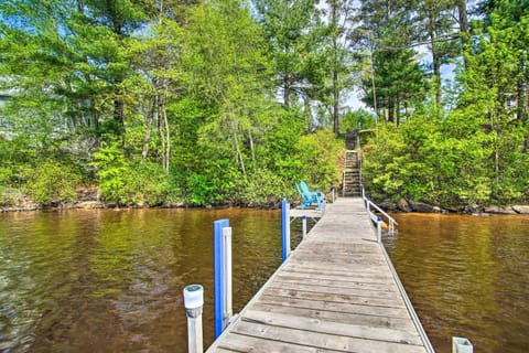 Peaceful Long Pond Cottage with Dock and Views Casa in Lakeville