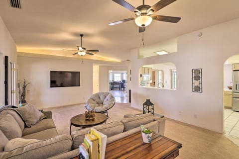 Beautiful Havasu Retreat with Hot Tub, Pet Friendly! House in Lake Havasu City