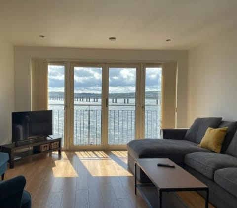 Lux Waterfront 2 bed Apt, V&A 10min walk, St Andrew's Golf 25min drive Apartment in Dundee