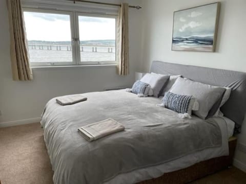 Lux Waterfront 2 bed Apt, V&A 10min walk, St Andrew's Golf 25min drive Apartment in Dundee