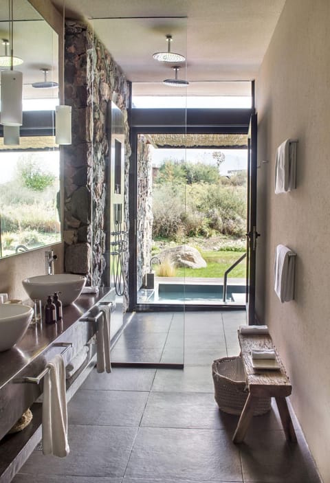 Shower, Patio, Garden, Hot Tub, Bathroom, Garden view, Open Air Bath