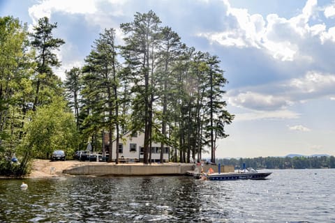 Lake House Retreat House in Freedom