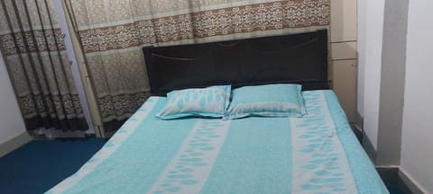 Kompass Homestay - Affordable AC Room With Shared Bathroom in Naya Paltan Free WIFI Apartment in Dhaka