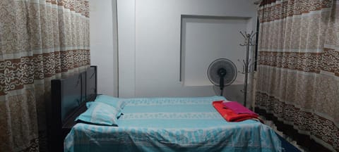 Kompass Homestay - Affordable AC Room With Shared Bathroom in Naya Paltan Free WIFI Apartment in Dhaka